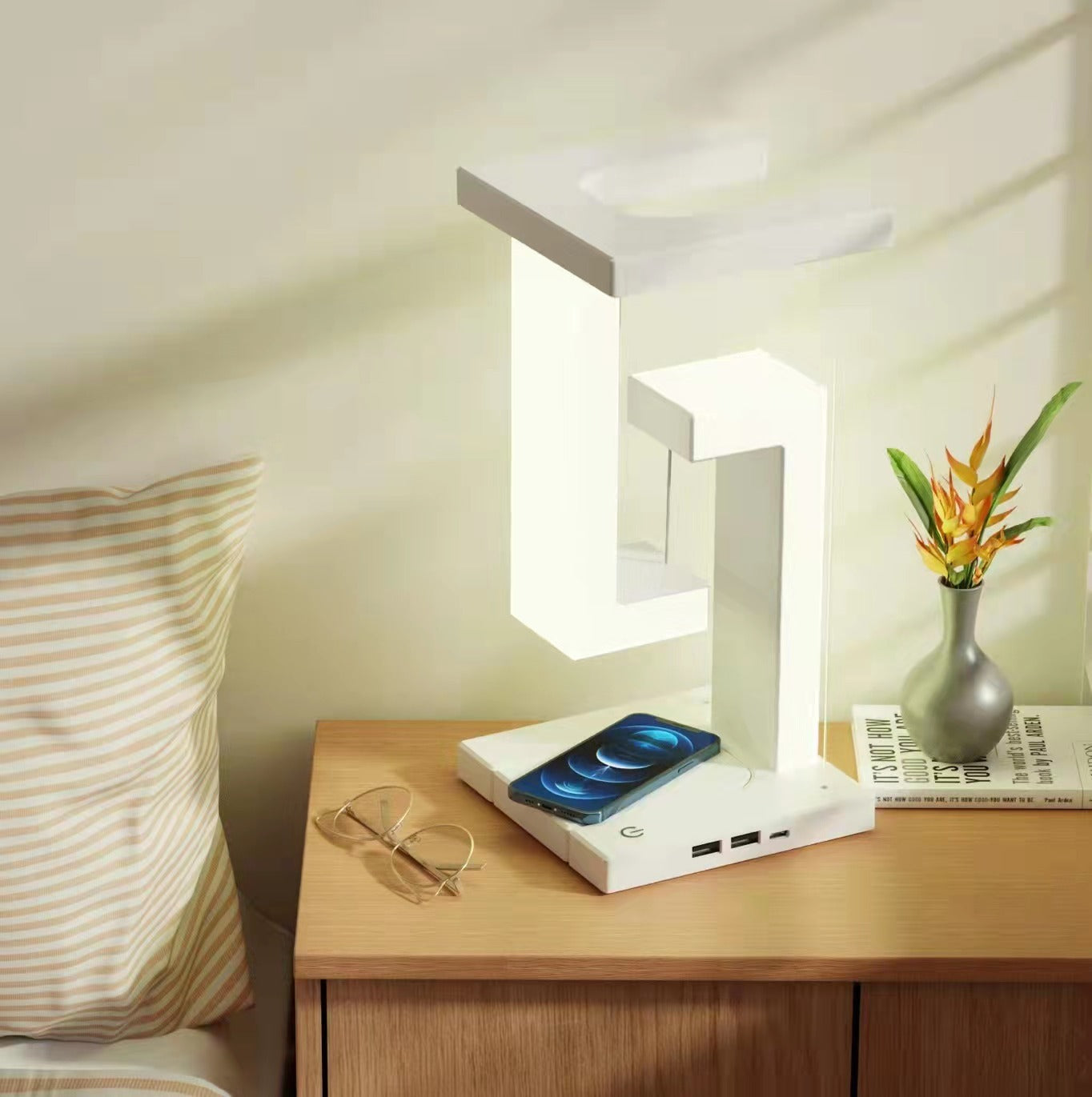 Creative Floating Wireless Charging Table Lamp – Balance & LED